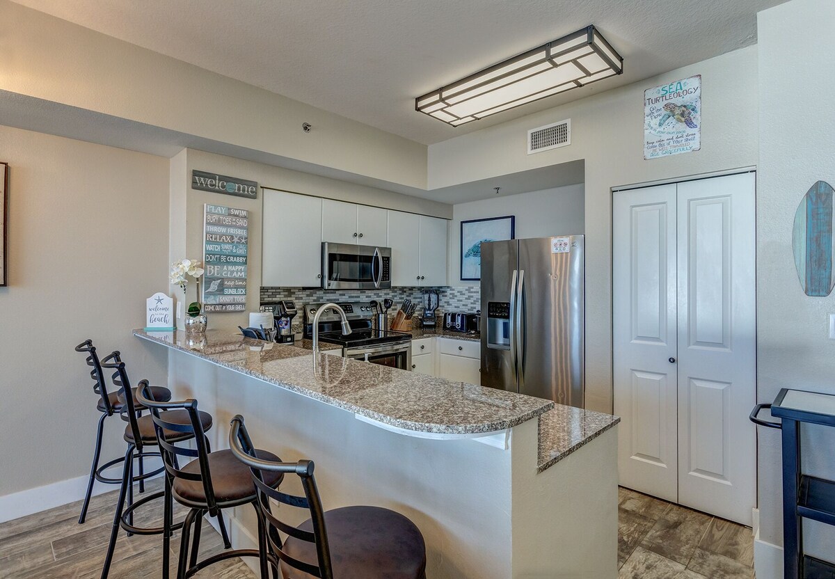 shores of panama 702 - kitchen