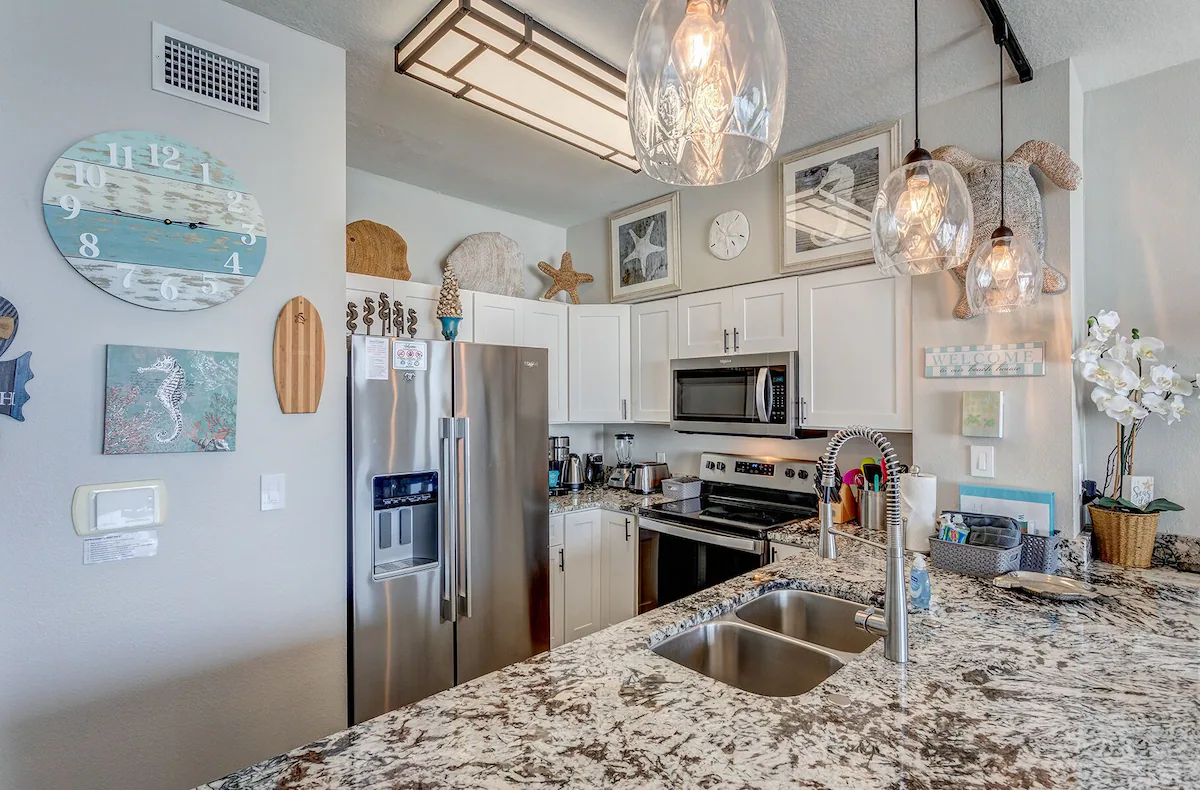 shores of panama 803 - kitchen